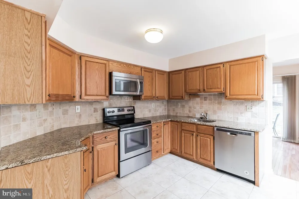 48 STONEHURST COURT Chesterbrook, PA 19087