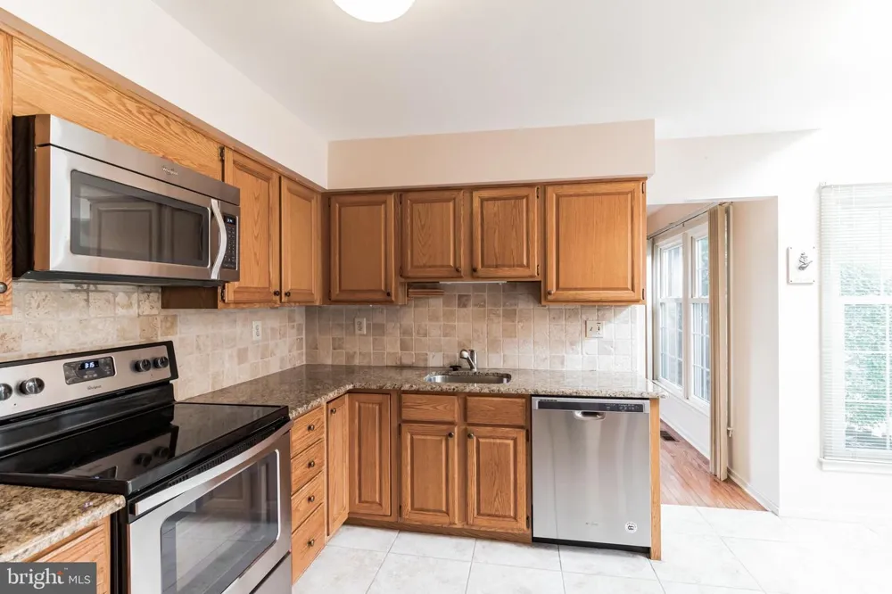 48 STONEHURST COURT Chesterbrook, PA 19087