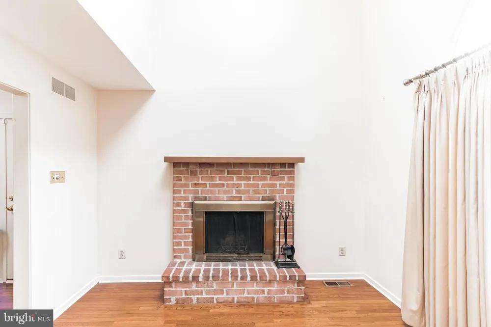 48 STONEHURST COURT Chesterbrook, PA 19087