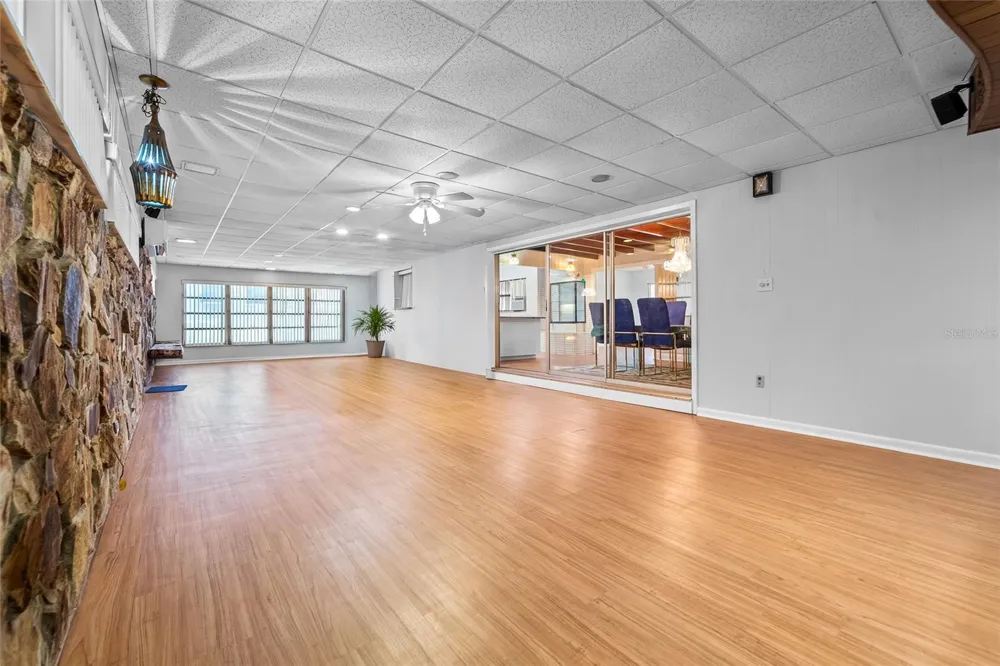 2505 E 19TH AVENUE Tampa, FL 33605