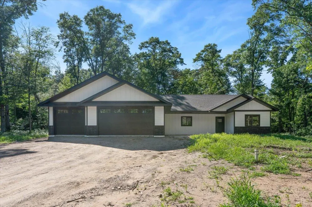 1622 Maplewood Ridge Road East Gull Lake, MN 56401