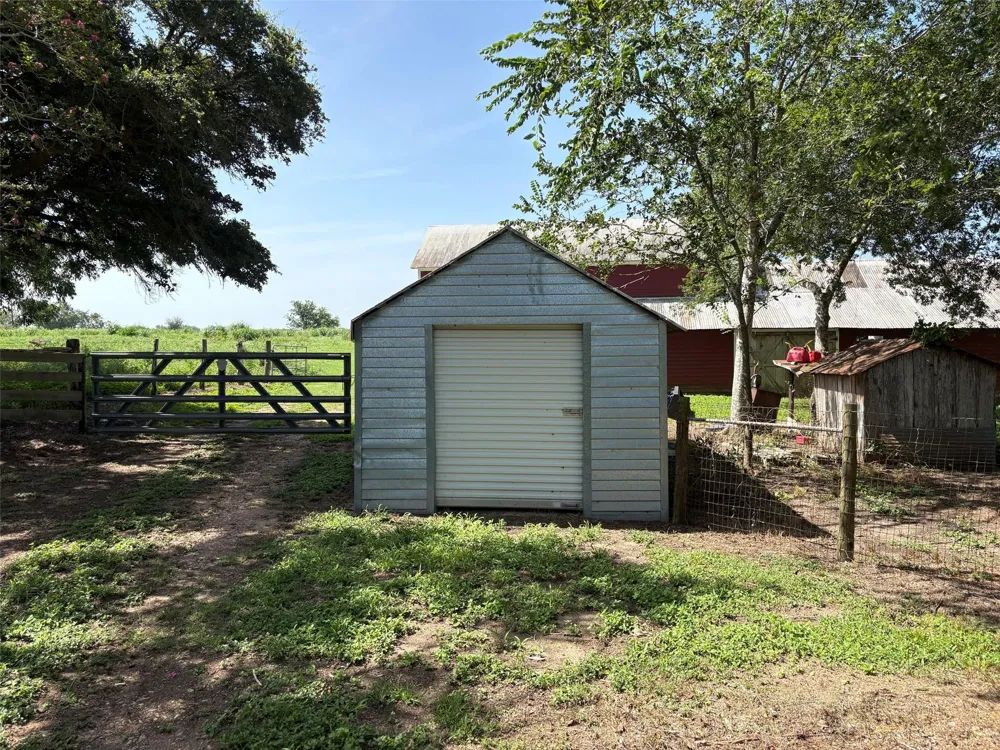 1466 Cr 253 Weimar, TX 78962
