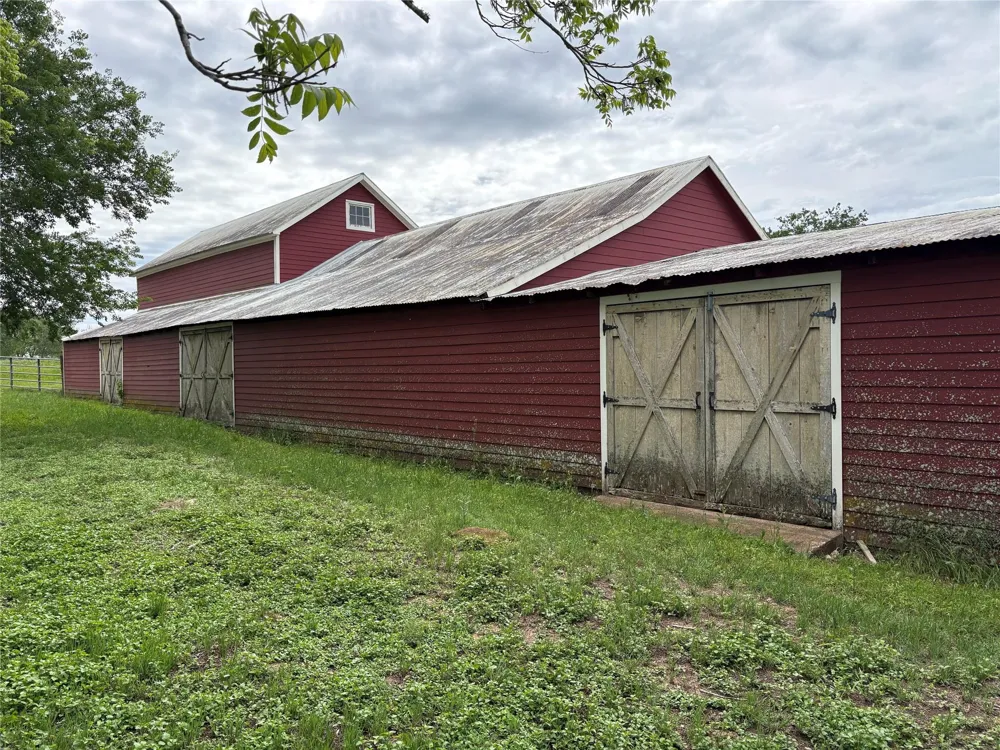 1466 Cr 253 Weimar, TX 78962