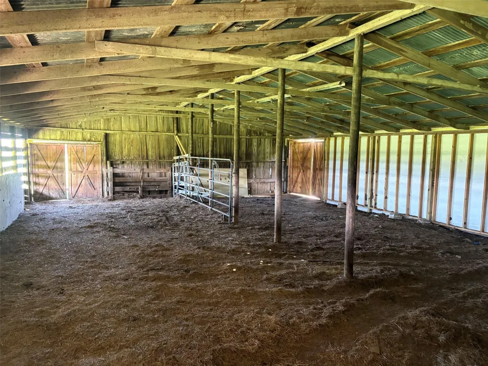 1466 Cr 253 Weimar, TX 78962