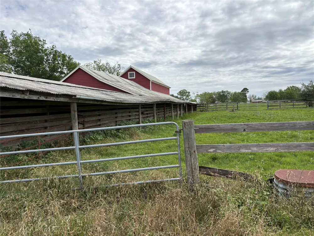 1466 Cr 253 Weimar, TX 78962