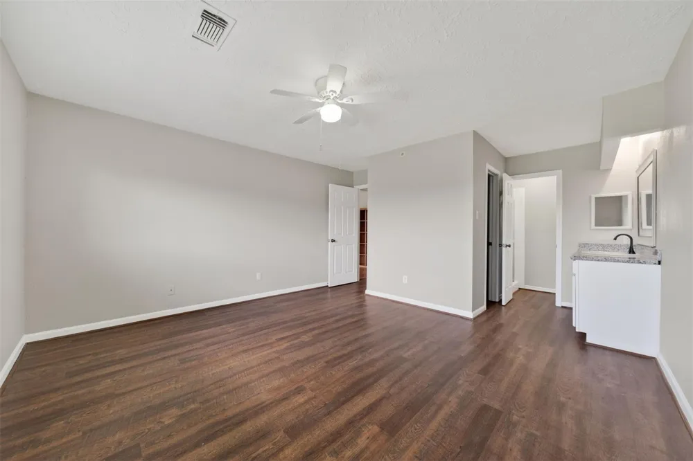 9906 Rocky Hollow Road La Porte, TX 77571