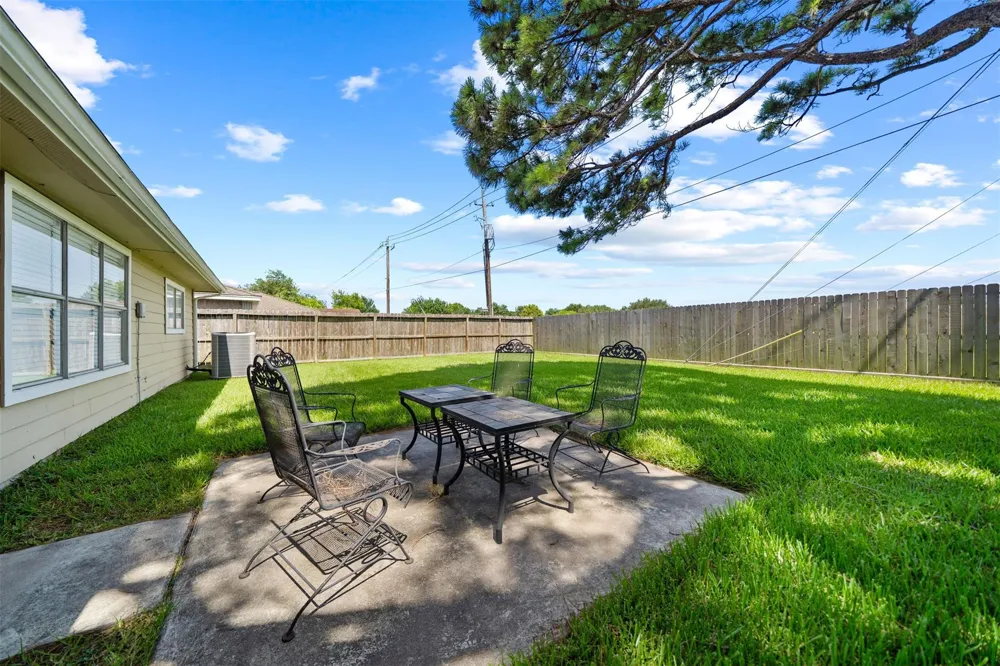 9906 Rocky Hollow Road La Porte, TX 77571