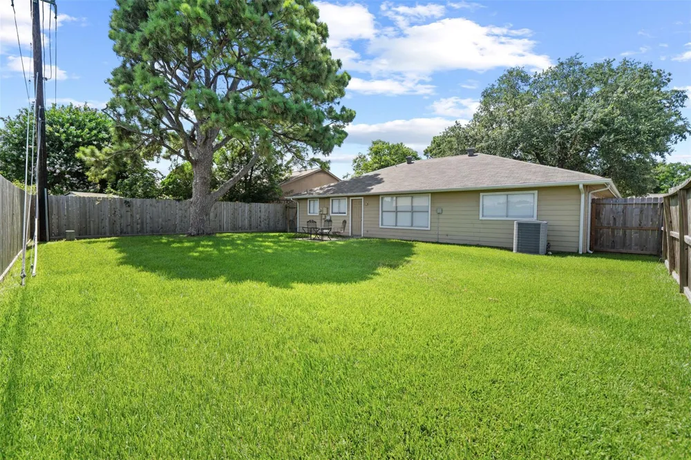 9906 Rocky Hollow Road La Porte, TX 77571