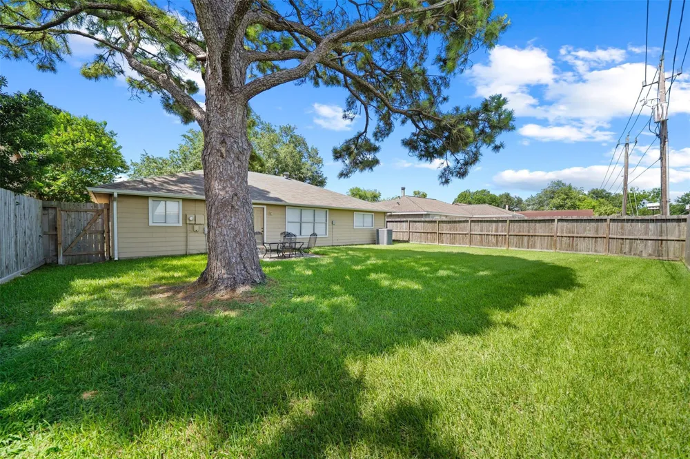 9906 Rocky Hollow Road La Porte, TX 77571