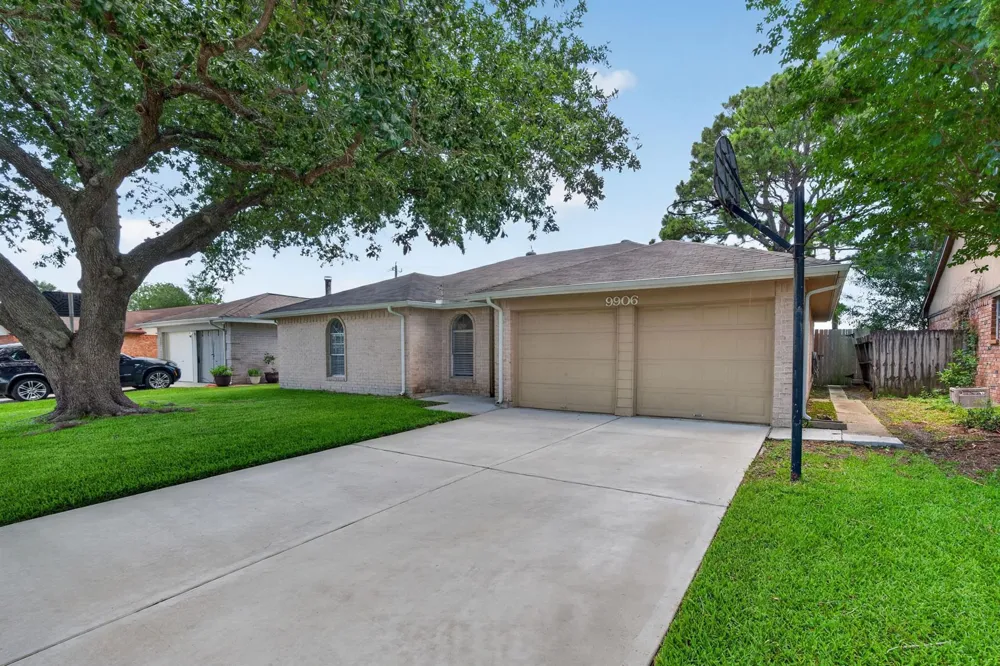 9906 Rocky Hollow Road La Porte, TX 77571