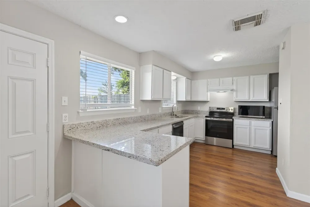 9906 Rocky Hollow Road La Porte, TX 77571