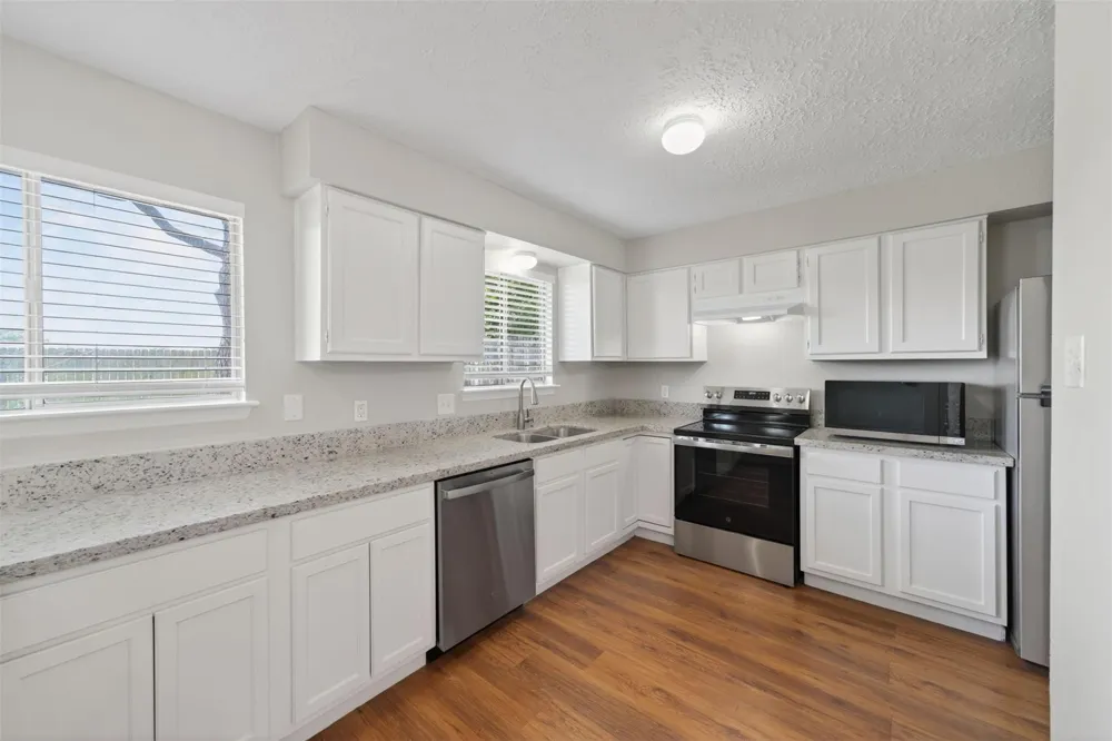 9906 Rocky Hollow Road La Porte, TX 77571