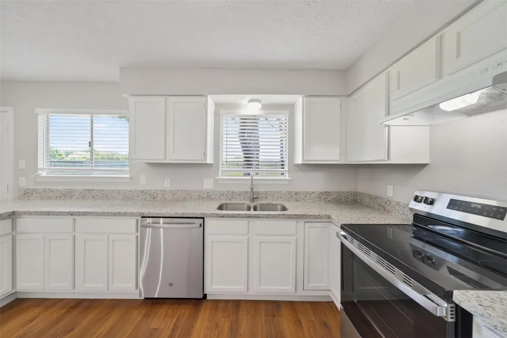9906 Rocky Hollow Road La Porte, TX 77571