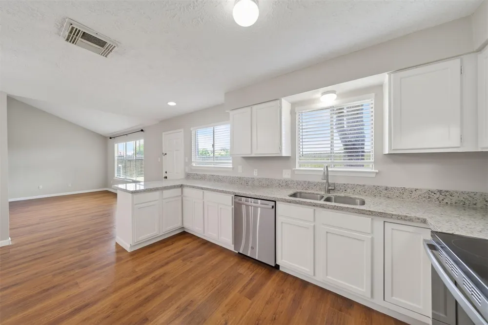 9906 Rocky Hollow Road La Porte, TX 77571