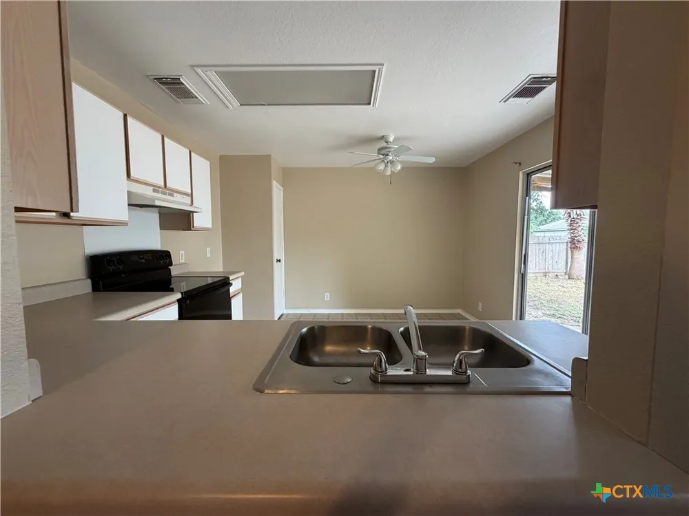 3406 Sante Fe Trail Seguin, TX 78155