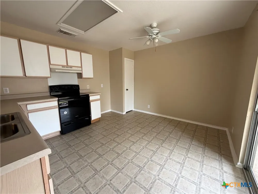 3406 Sante Fe Trail Seguin, TX 78155