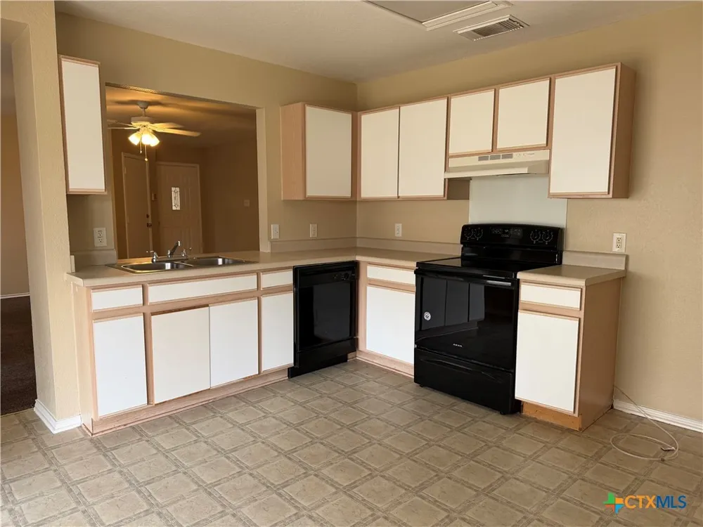 3406 Sante Fe Trail Seguin, TX 78155