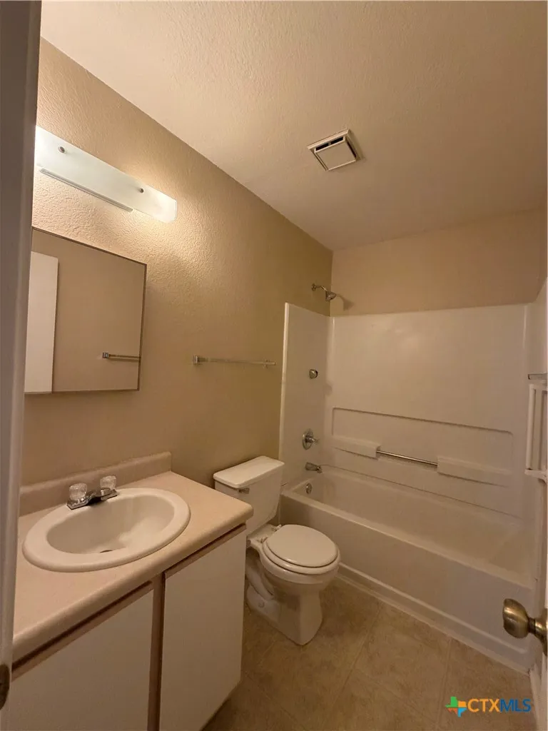 3406 Sante Fe Trail Seguin, TX 78155