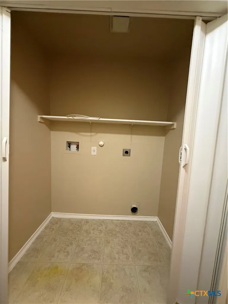 3406 Sante Fe Trail Seguin, TX 78155