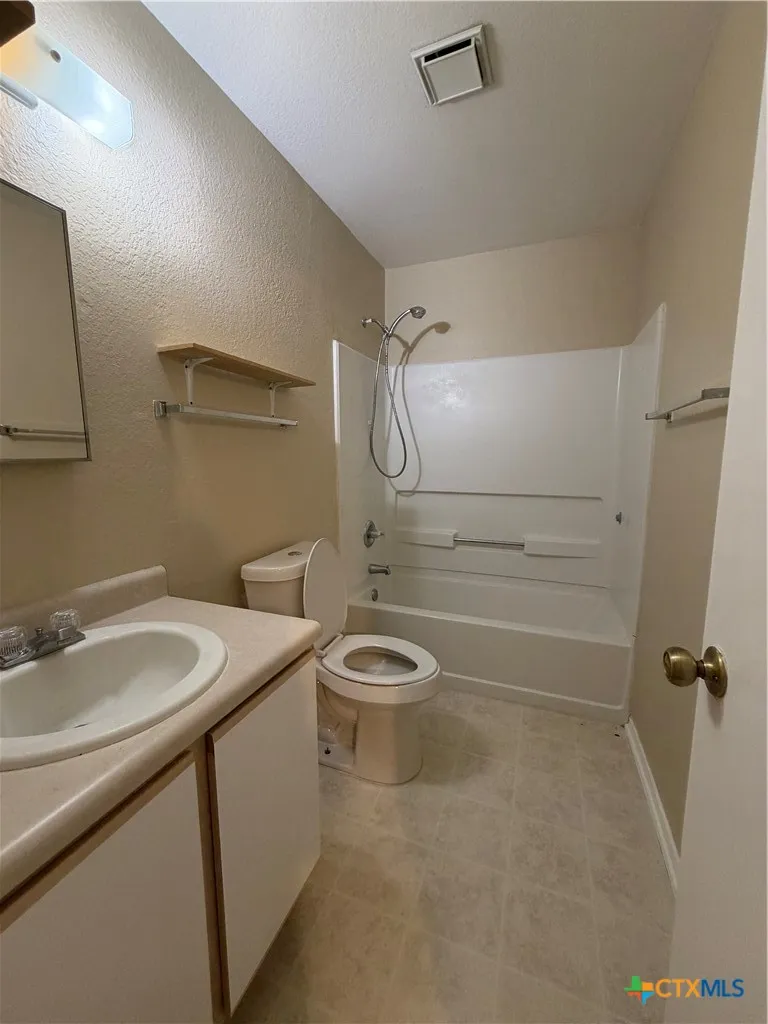 3406 Sante Fe Trail Seguin, TX 78155
