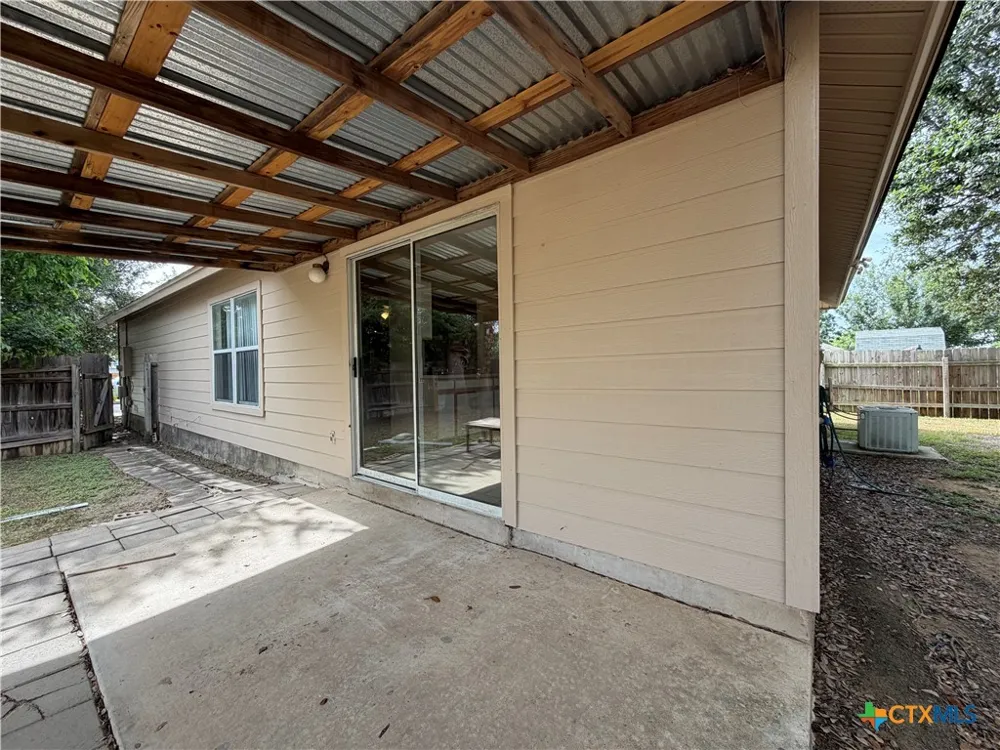 3406 Sante Fe Trail Seguin, TX 78155