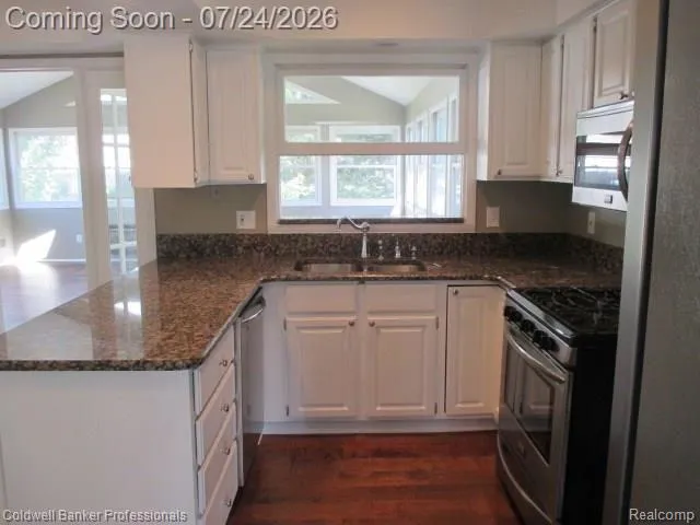 5726 MARBLE DRIVE Troy City, MI 48085