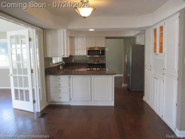 5726 MARBLE DRIVE Troy City, MI 48085