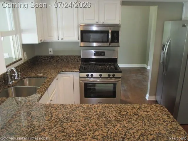 5726 MARBLE DRIVE Troy City, MI 48085