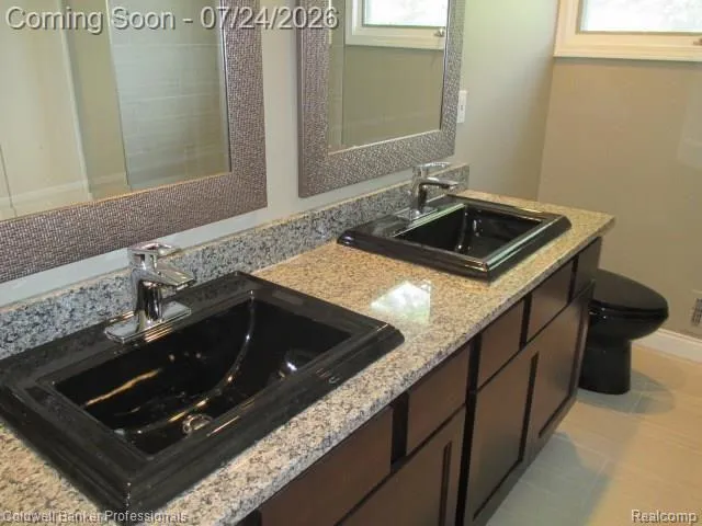 5726 MARBLE DRIVE Troy City, MI 48085