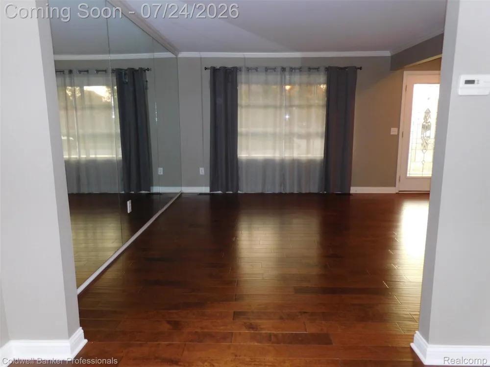 5726 MARBLE DRIVE Troy City, MI 48085