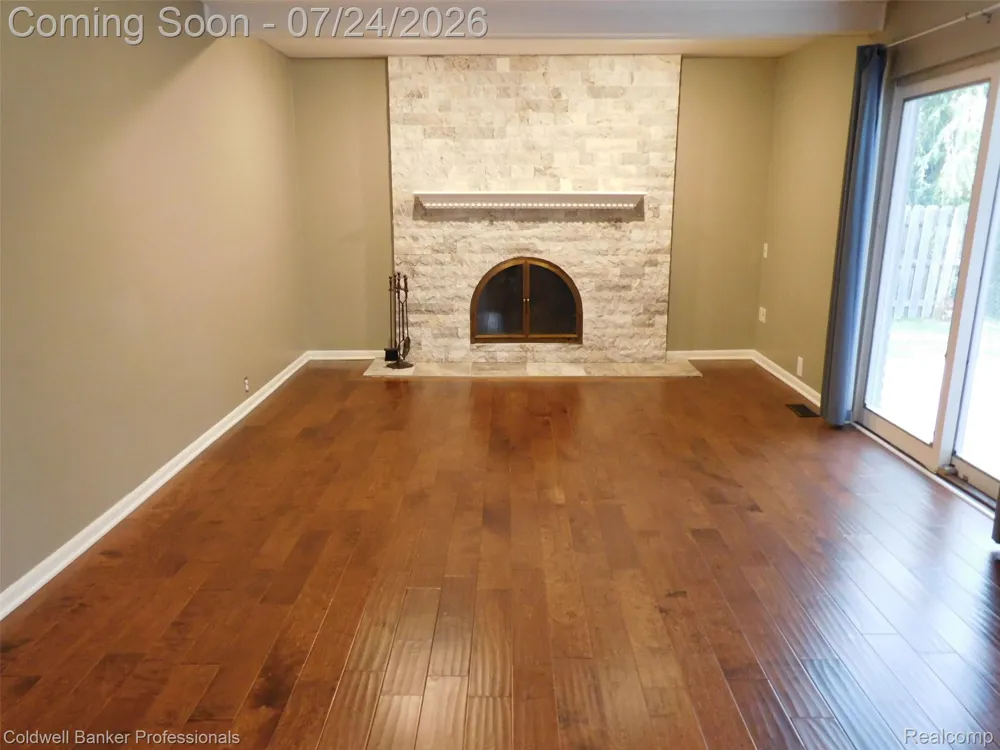 5726 MARBLE DRIVE Troy City, MI 48085