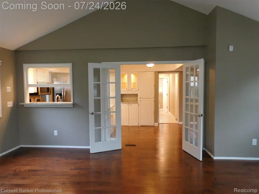 5726 MARBLE DRIVE Troy City, MI 48085