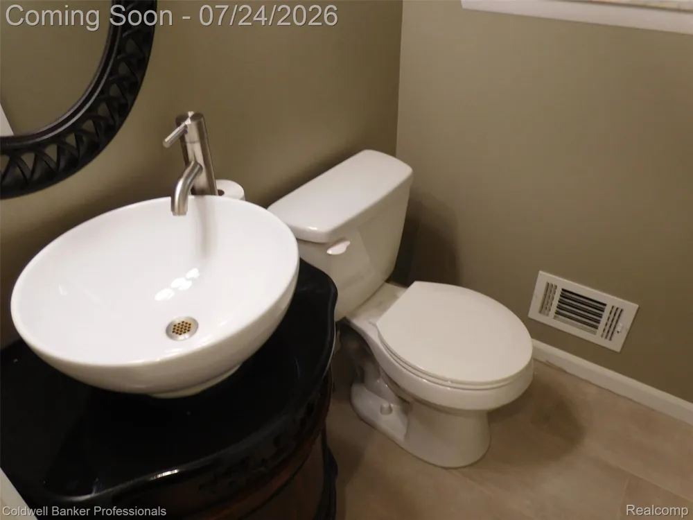 5726 MARBLE DRIVE Troy City, MI 48085