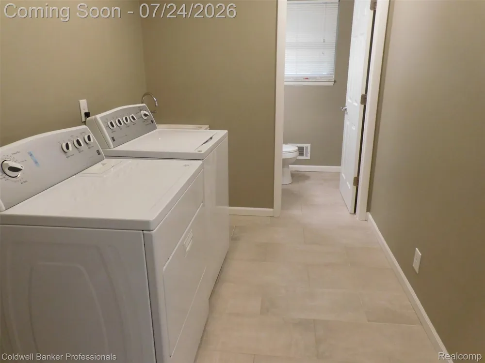 5726 MARBLE DRIVE Troy City, MI 48085