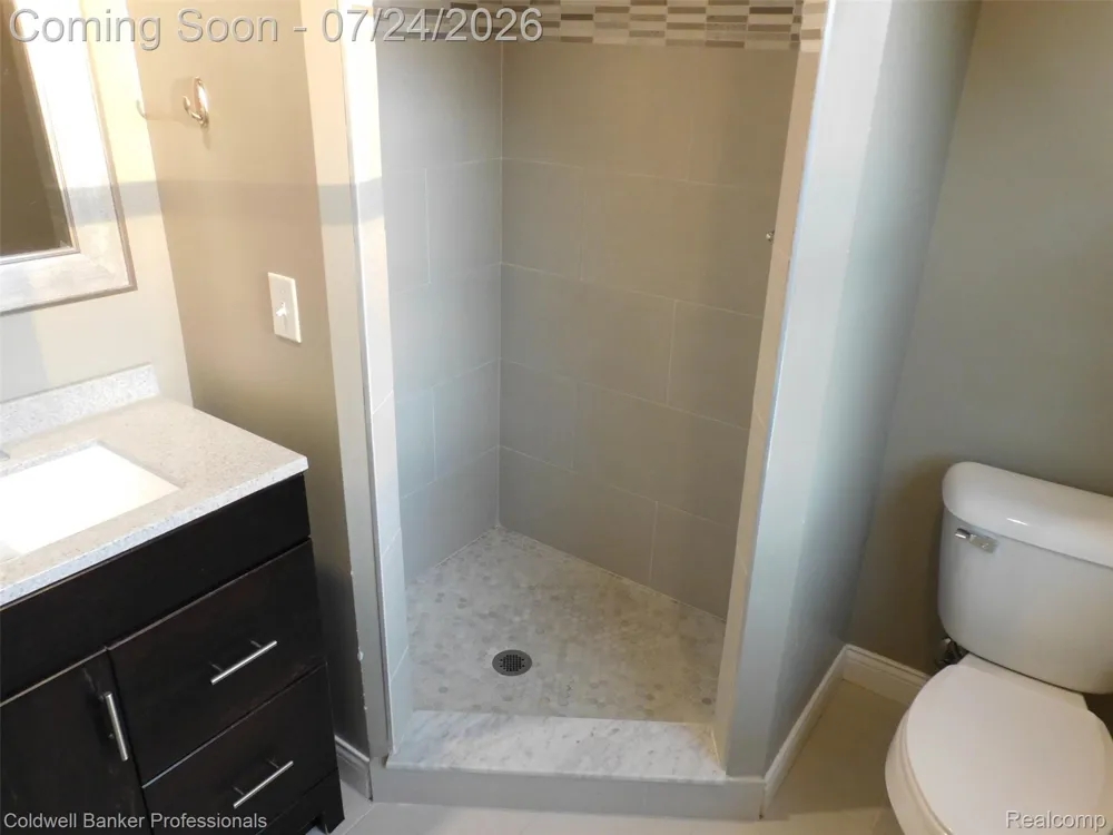 5726 MARBLE DRIVE Troy City, MI 48085