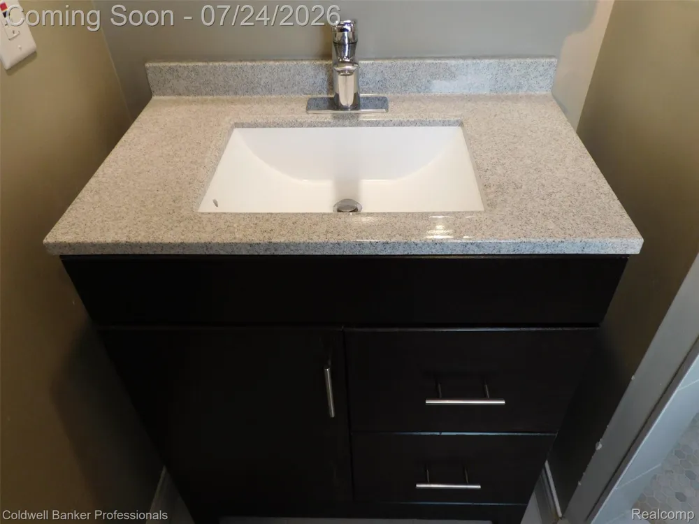 5726 MARBLE DRIVE Troy City, MI 48085