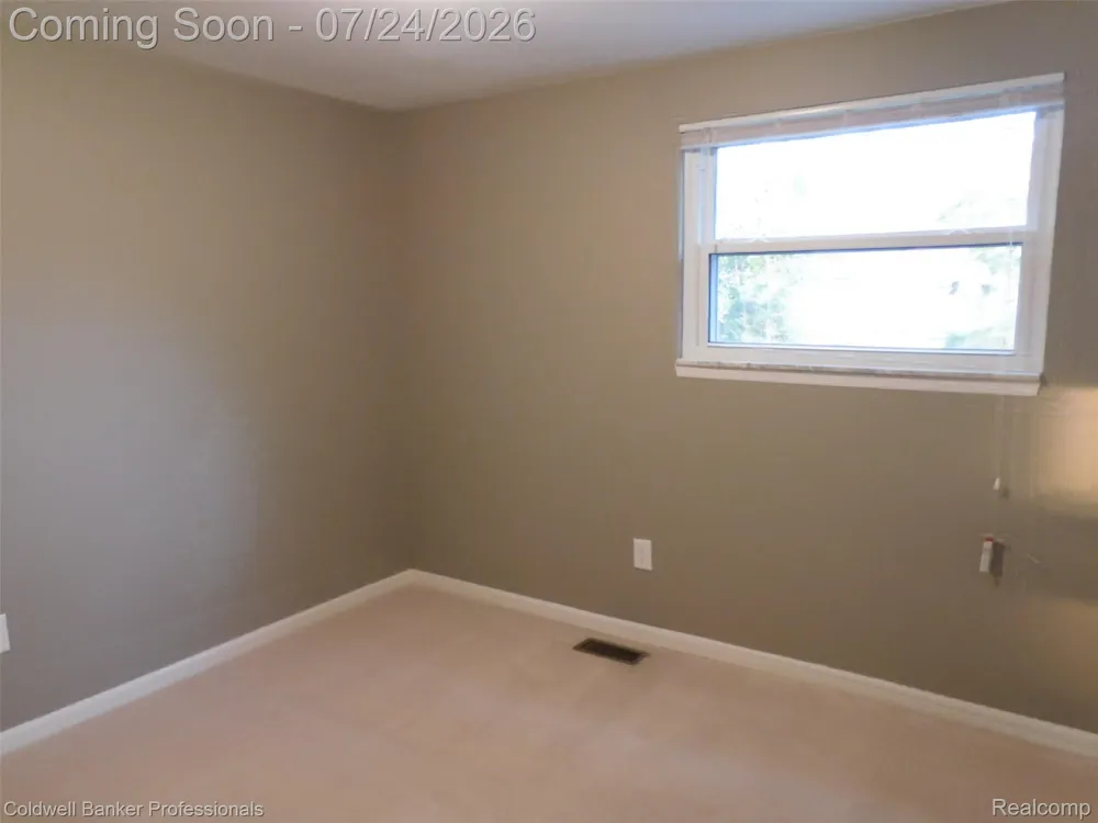 5726 MARBLE DRIVE Troy City, MI 48085