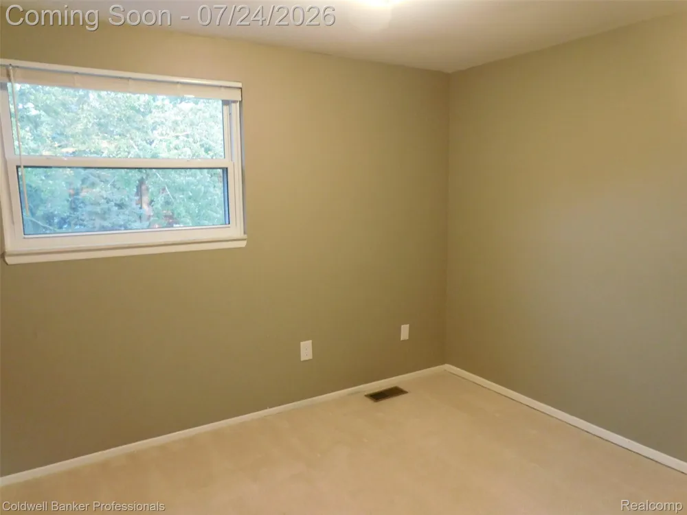 5726 MARBLE DRIVE Troy City, MI 48085