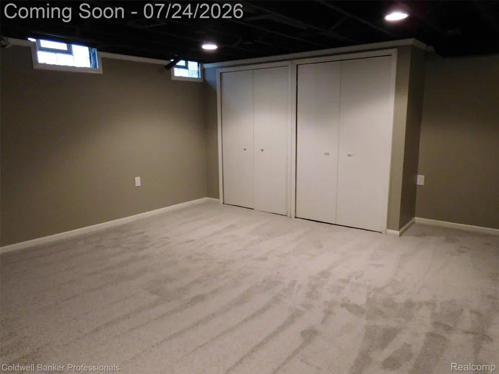 5726 MARBLE DRIVE Troy City, MI 48085