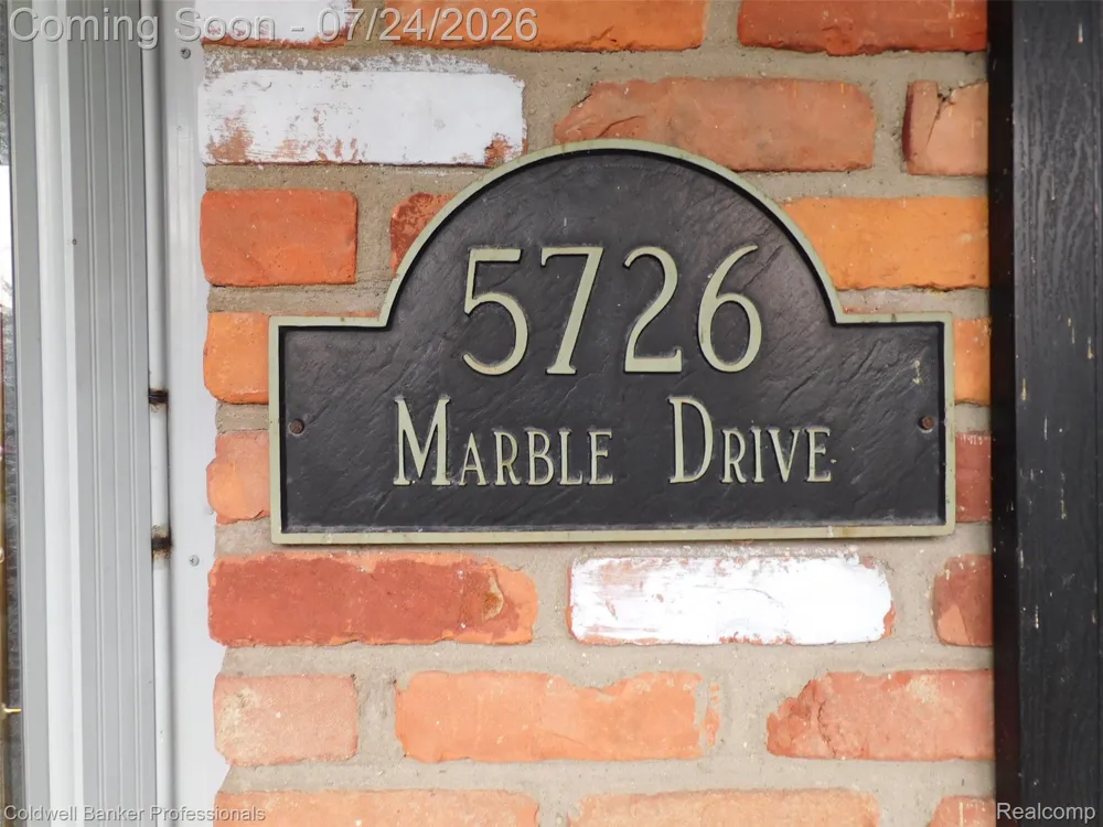 5726 MARBLE DRIVE Troy City, MI 48085