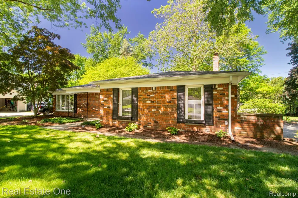 4243 FROSTWOOD COURT Troy City, MI 48098