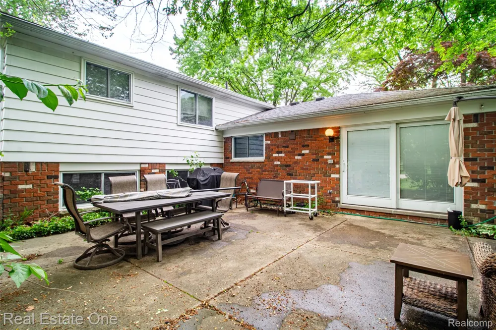 4243 FROSTWOOD COURT Troy City, MI 48098