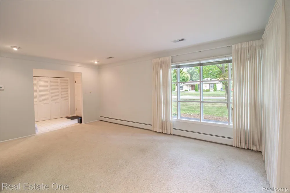 4243 FROSTWOOD COURT Troy City, MI 48098