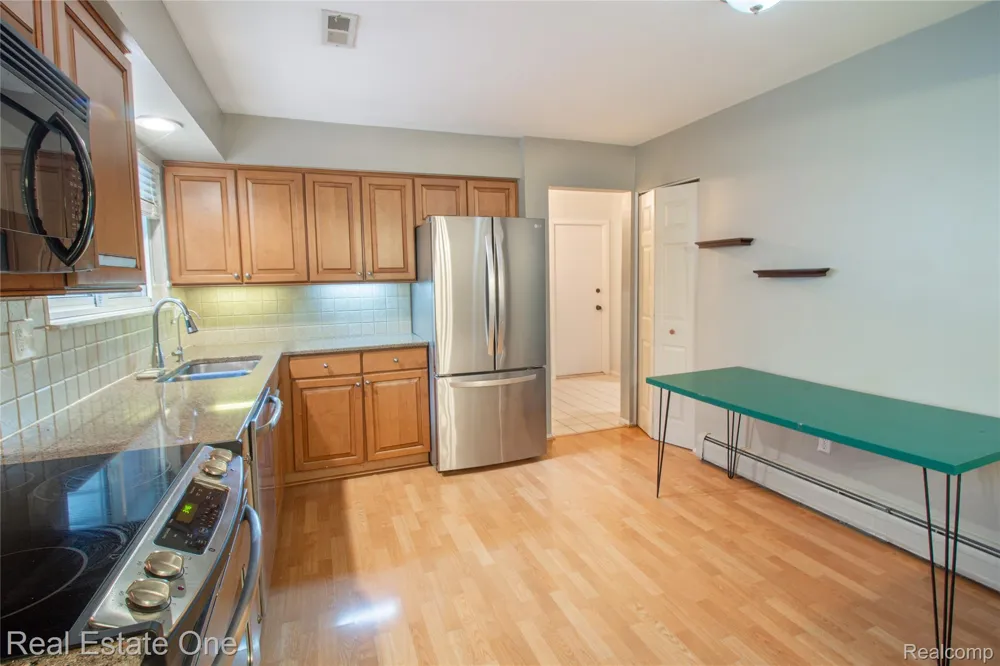 4243 FROSTWOOD COURT Troy City, MI 48098