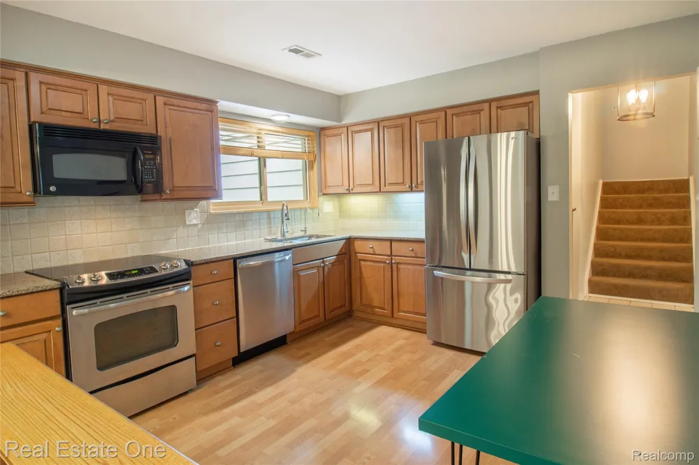 4243 FROSTWOOD COURT Troy City, MI 48098