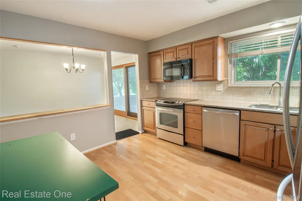 4243 FROSTWOOD COURT Troy City, MI 48098