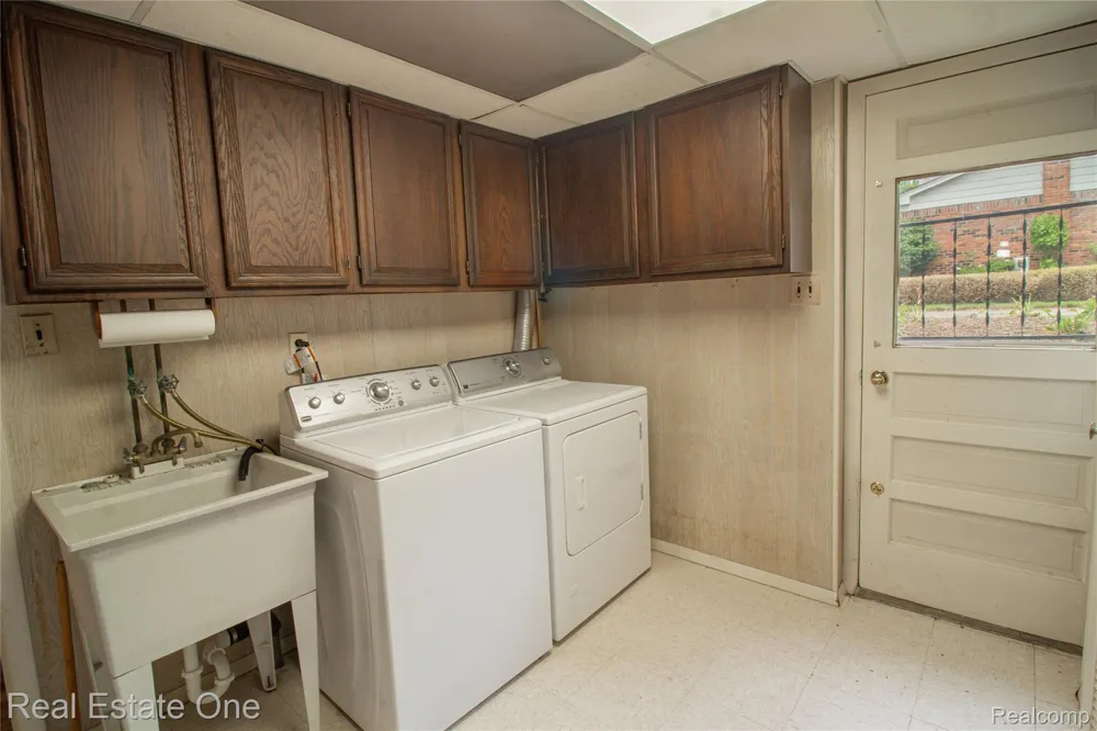 4243 FROSTWOOD COURT Troy City, MI 48098