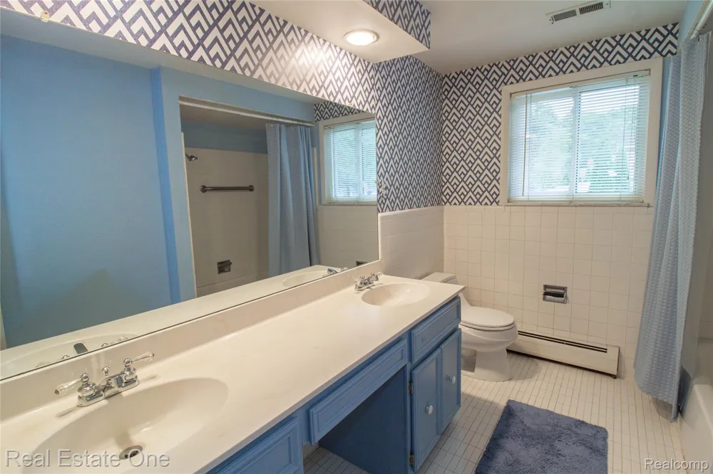 4243 FROSTWOOD COURT Troy City, MI 48098