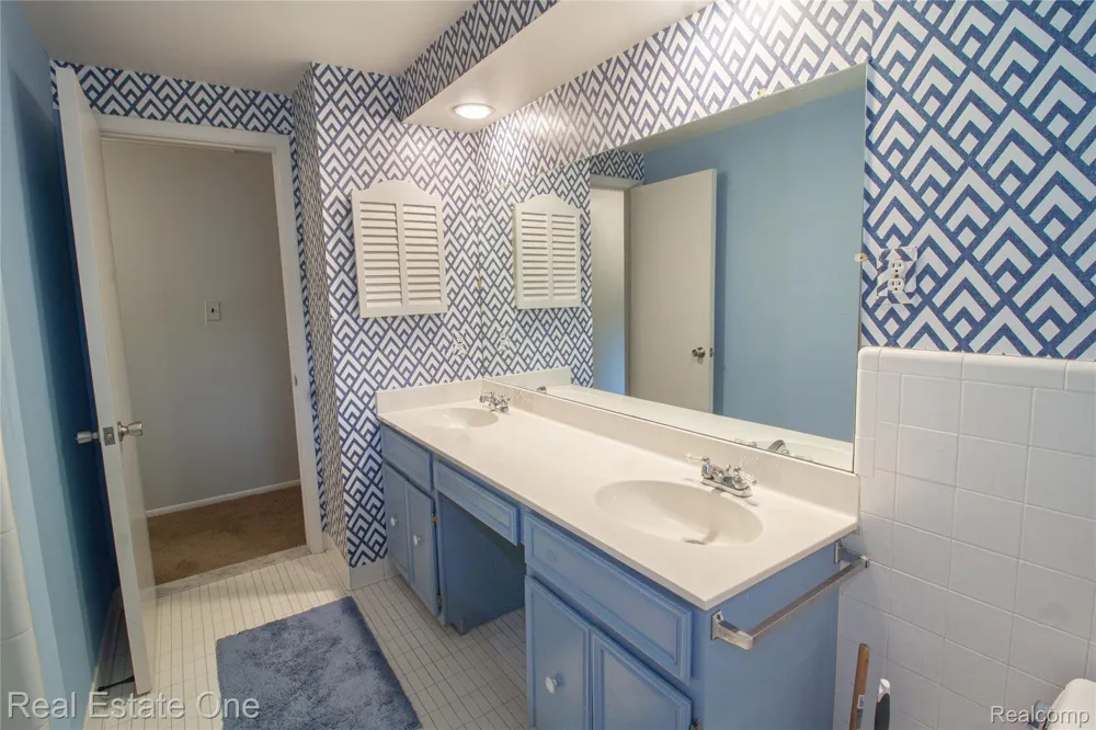 4243 FROSTWOOD COURT Troy City, MI 48098