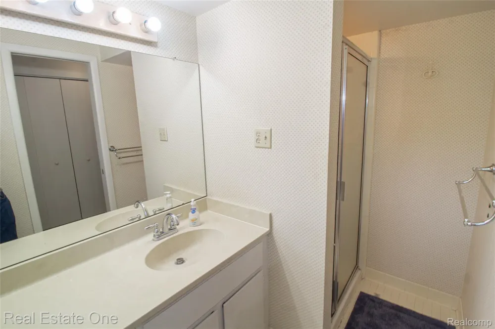 4243 FROSTWOOD COURT Troy City, MI 48098